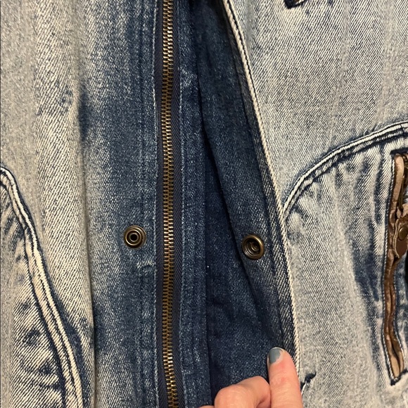 Vintage stone washed Light Blue Denim Jacket - Picture 3 of 10
